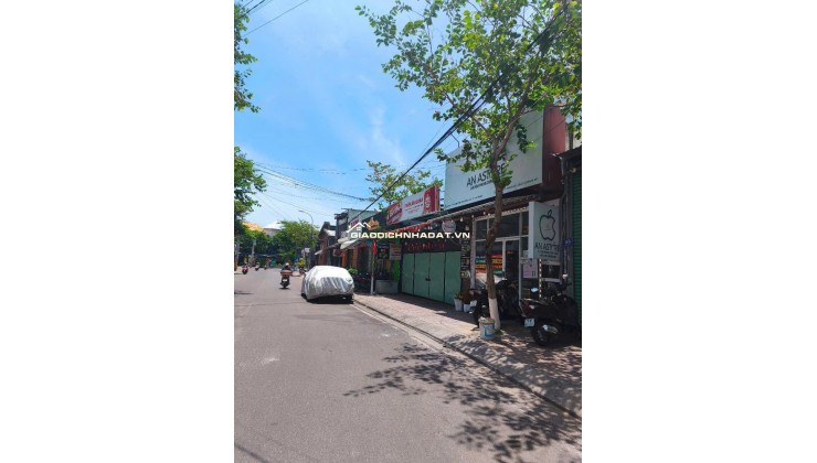 Bán đất tặng nhà 3 tầng mặt tiền đường Nguyễn Đình Chiểu, Vĩnh Phước, Nha Trang.
 Diện tích: 281m2, ngang 7m dài 40m. Hướng Tây Nam
Giá bán: 26.5