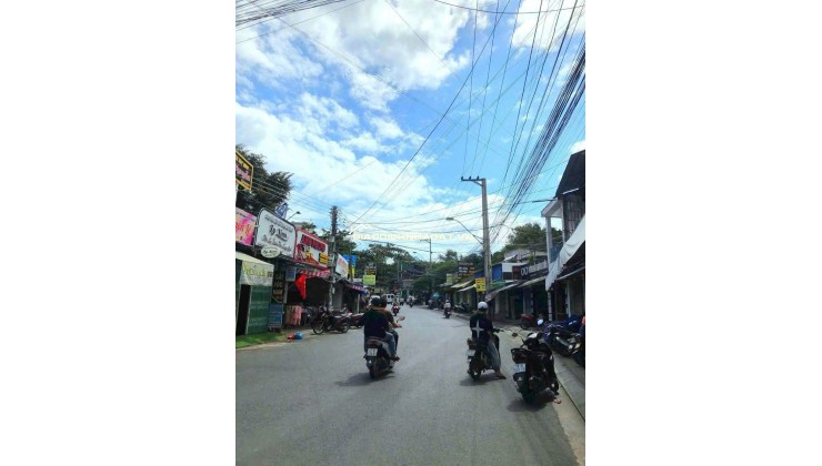 Bán đất tặng nhà 3 tầng mặt tiền đường Nguyễn Đình Chiểu, Vĩnh Phước, Nha Trang.
 Diện tích: 281m2, ngang 7m dài 40m. Hướng Tây Nam
Giá bán: 26.5