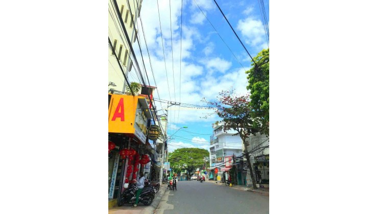 Bán đất tặng nhà 3 tầng mặt tiền đường Nguyễn Đình Chiểu, Vĩnh Phước, Nha Trang.
 Diện tích: 281m2, ngang 7m dài 40m. Hướng Tây Nam
Giá bán: 26.5