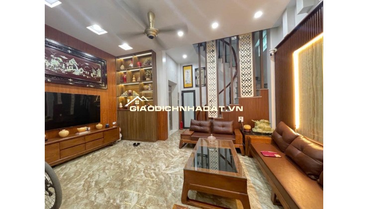 BÁN NHÀ HOÀNG ĐẠO THÀNH- Ô TÔ TẢI ĐỖ CỬA - THANG MÁY - NHÀ ĐẸP FULL NỘI THẤT 35m giá chỉnh 10 tỷ