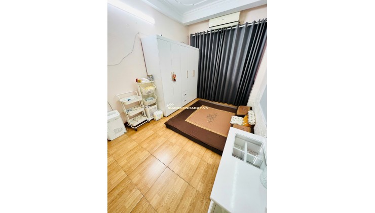 Bán nhà trung tâm Bồ Đề 5 tầng 5.3 tỷ