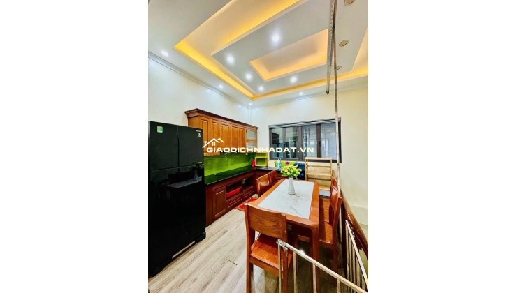 Phân lô Hoàng Mai 42m2 x 5 tầng, MT 4.5m. Ô tô vào nhà, gần phố, kinh doanh đỉnh