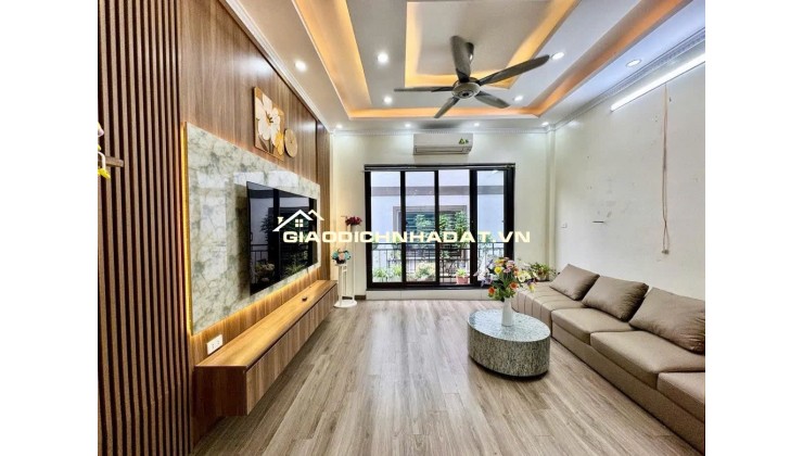 Phân lô Hoàng Mai 42m2 x 5 tầng, MT 4.5m. Ô tô vào nhà, gần phố, kinh doanh đỉnh