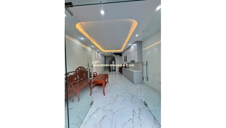 Bay Nhanh - Chủ hạ sốc 500tr!!! Nhà cực đẹp - Đối diện Aeon Mall - 36m2 - chỉ 5.7 tỷ