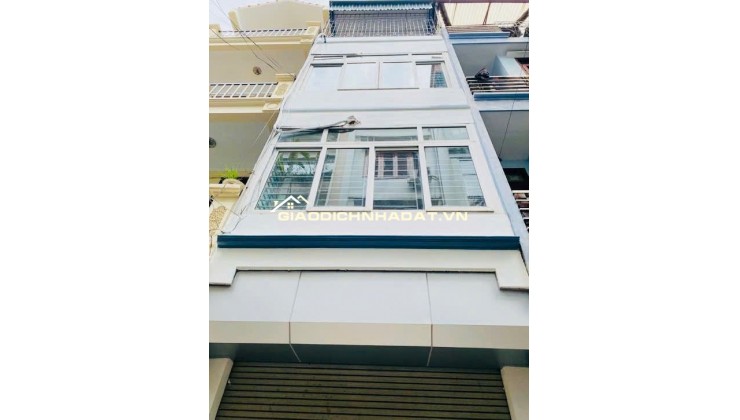 KẾ BÊN ROYAL CITY– VỈA HÈ, Ô TÔ TRÁNH – KINH DOANH ĐỈNH
SỔ VUÔNG – GIÁ CHỈ 8.1 TỶ