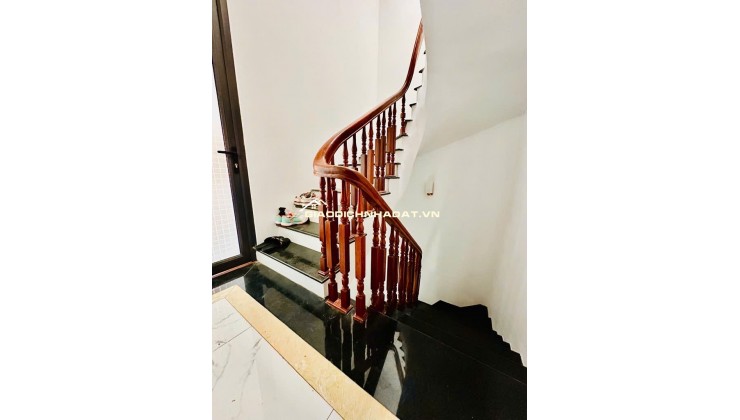 Bán nhà lô góc, 5 tầng mới tinh, ô to tải đỗ cửa giá 6.4 tỷ