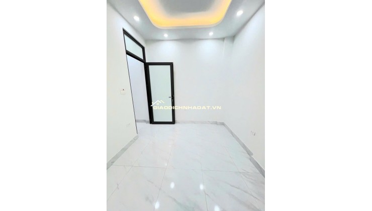 Bán Nhà Tân Mai Ô Tô Đỗ Cửa 45m 2 Tầng 3 Ngủ Giá 4.28 Tỷ Sổ Đỏ Chính Chủ