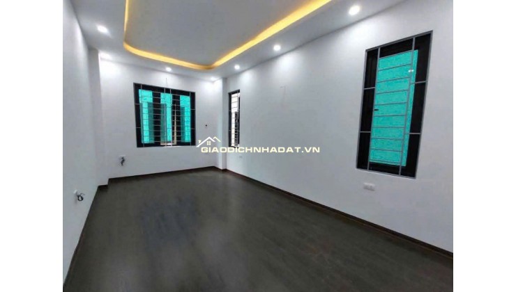 Bán Nhà Tân Mai Ô Tô Đỗ Cửa 45m 2 Tầng 3 Ngủ Giá 4.28 Tỷ Sổ Đỏ Chính Chủ