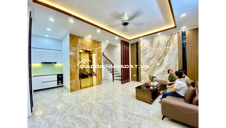 Bán nhà Thịnh Liệt 50m x 5 tầng, MT 7.5m. Full nội thất, thang máy, ô tô đỗ cổng, kinh doanh