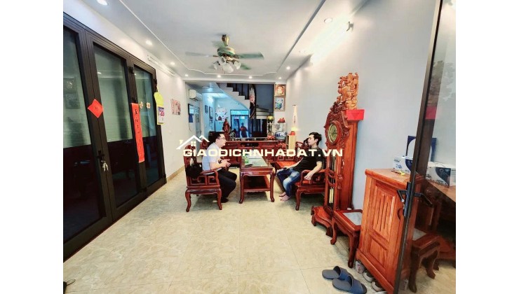 Mặt phố, lô góc, Trịnh Đình Cửu 46m2 x 4 tầng, MT 4.3m. Ô tô tránh, kinh doanh, văn phòng siêu nét