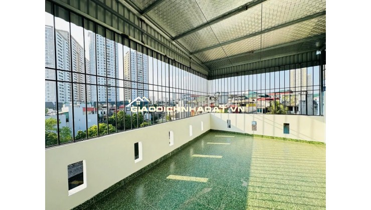 Bán nhà Trương Định 30m2 x 5 tầng. Ngõ thông, trước nhà có sân thoáng, ở sướng.