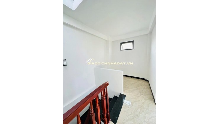Bán nhà Trương Định 30m2 x 5 tầng. Ngõ thông, trước nhà có sân thoáng, ở sướng.