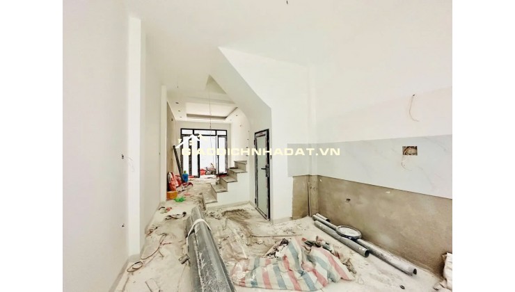 Nam Dư - Lĩnh Nam DT 35m x 5 tầng. Lô góc, gần ô tô, kinh doanh nhỏ