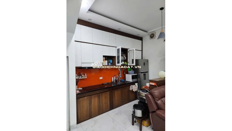Bán nhà Bằng B- Hoàng Mai, DT 43m x 4 tầng, MT 5m. Nhà đẹp, ở sướng, KD online