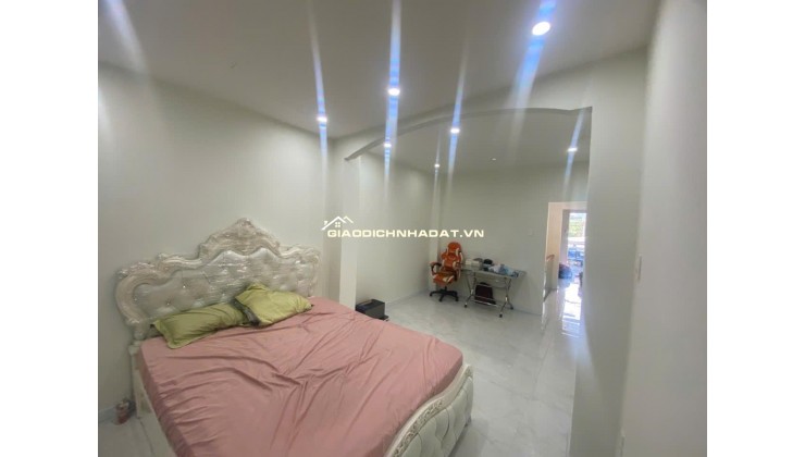 Bán nhà mặt tiền đường 3/2, quận 10 kết cấu 4 tầng chỉ 23.5 tỷ còn TL
