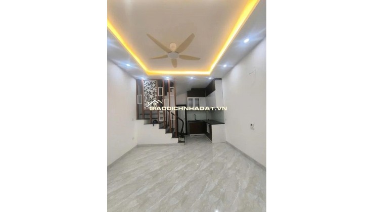 Bán nhà Vĩnh Hưng - Hoàng Mai DT 35m x 5 tầng. Ô tô đỗ đỗ cửa, kinh doanh.