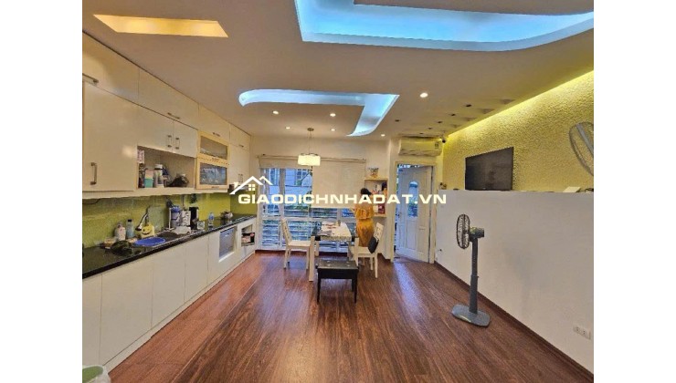 SIÊU PHẨM CHDV CỰC HIẾM KHU CHÙA HÀ - ANH EM MẶT PHỐ - Ô TÔ TRÁNH DỪNG ĐỖ TRƯỚC NHÀ - MẤY BƯỚC CHÂN RA VÒNG XUYẾN - 11 PHÒNG KHÉP KÍN - DOANH THU
