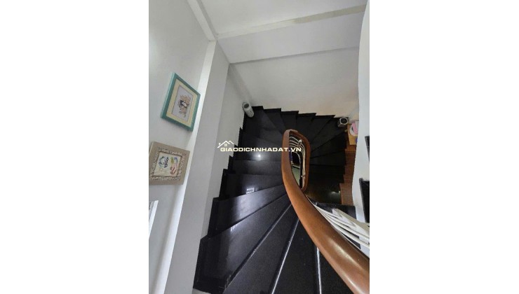 SIÊU PHẨM CHDV CỰC HIẾM KHU CHÙA HÀ - ANH EM MẶT PHỐ - Ô TÔ TRÁNH DỪNG ĐỖ TRƯỚC NHÀ - MẤY BƯỚC CHÂN RA VÒNG XUYẾN - 11 PHÒNG KHÉP KÍN - DOANH THU