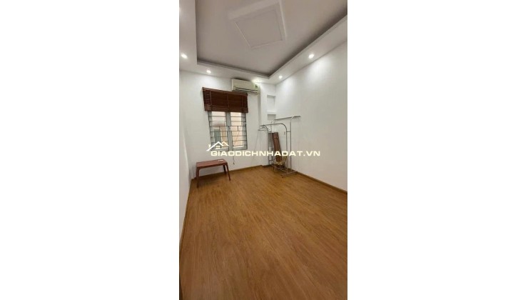 Bán nhà phố Bùi Huy Bích - Hoàng Mai. DT 30m2 x 5 tầng, MT 5m. Kinh doanh, văn phòng.