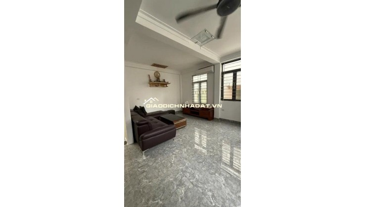 Bán nhà phố Bùi Huy Bích - Hoàng Mai. DT 30m2 x 5 tầng, MT 5m. Kinh doanh, văn phòng.