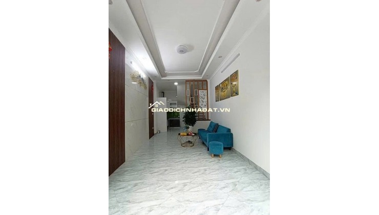 Bán nhà Nam Dư - Lĩnh Nam DT 30m x 5 tầng. Nhà đẹp ở ngay, gần phố