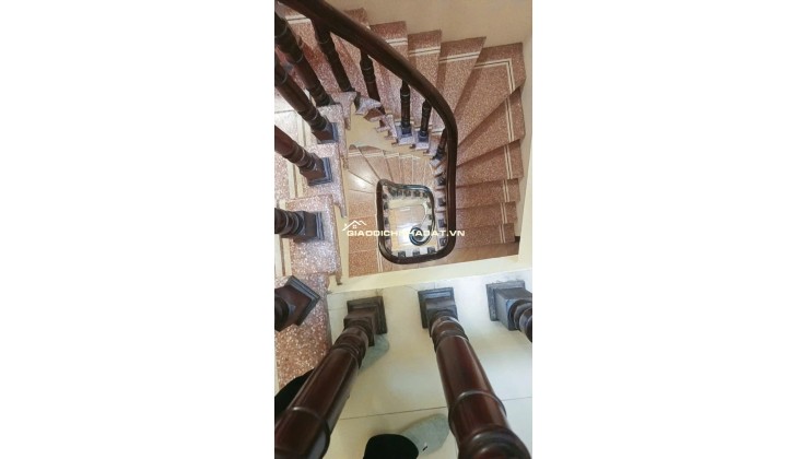 Ô TÔ ĐỖ CỬA - 3 MẶT THOÁNG - CỰC GẦN NGOẠI GIAO ĐOÀN.