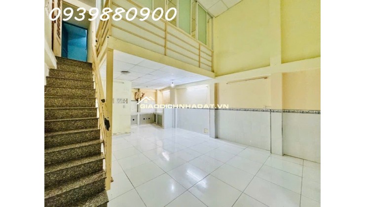 Ngay ngã tư Huỳnh Văn Bánh, nhà 3 tầng - 52m2 - 6,4Tỷ TL.