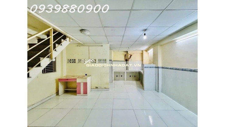 Ngay ngã tư Huỳnh Văn Bánh, nhà 3 tầng - 52m2 - 6,4Tỷ TL.