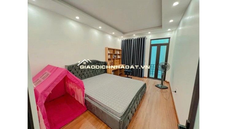 Bán nhà phố Hoàng Mai 30m2 x 4 tầng, full nội thất, nhà đẹp, ở ngay