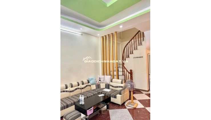 Lĩnh Nam - Hoàng Mai DT 31m x 4 tầng, MT 6.6m, full nội thất. Ngõ ô tô, nhà đẹp ở ngay