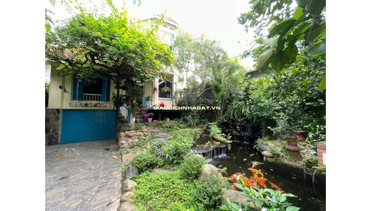  BÁN BIỆT THỰ SÂN VƯỜN NGỌC THỤY – TRUNG TÂM LONG BIÊN 
 Diện tích đất: 378m² – Diện tích sử dụng: 428m²
 Mặt tiền rộng: 11m – 2 mặt ngõ