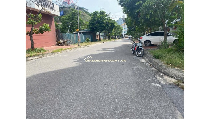 ĐẤT TRUNG TÂM HẠ LONG CÁCH MẶT BIỂN CHƯA ĐẾN 3 PHÚT ĐI BỘ 211,5M2 CHỈ 70TR/M2. LH:0353561379.
