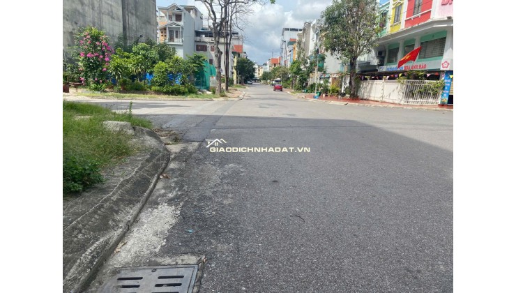 ĐẤT TRUNG TÂM HẠ LONG CÁCH MẶT BIỂN CHƯA ĐẾN 3 PHÚT ĐI BỘ 211,5M2 CHỈ 70TR/M2. LH:0353561379.