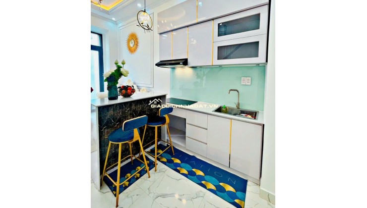 Bán nhà Q10, hẻm 7m có sân oto riêng, cao 4 tầng FullNT: Nhỉnh 5 tỷ.LH: 0933910039