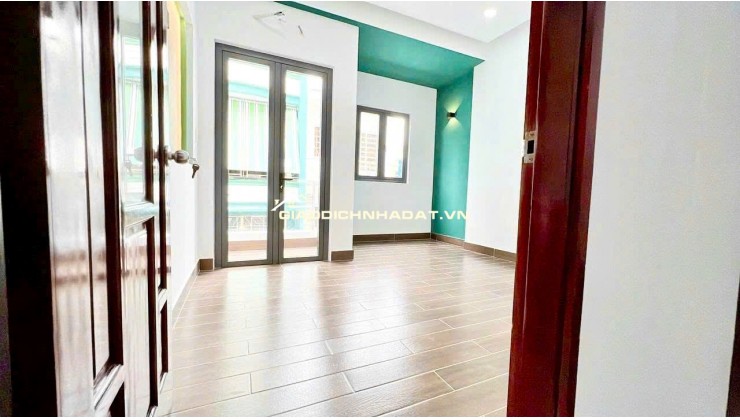 Thuê nguyên căn hẻm xe hơi Q10- Ngang hơn 4m, mới tinh 4 tầng suốt: 20 Triệu. Mr Vũ : 0933910039