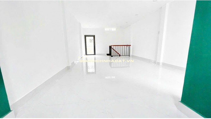 Thuê nguyên căn hẻm xe hơi Q10- Ngang hơn 4m, mới tinh 4 tầng suốt: 20 Triệu. Mr Vũ : 0933910039