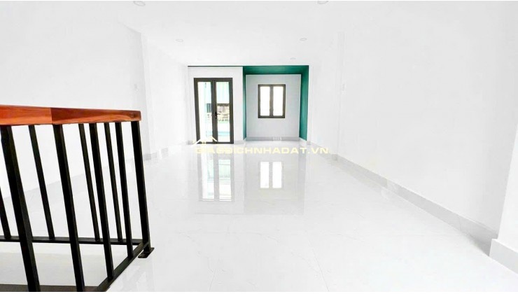 Thuê nguyên căn hẻm xe hơi Q10- Ngang hơn 4m, mới tinh 4 tầng suốt: 20 Triệu. Mr Vũ : 0933910039