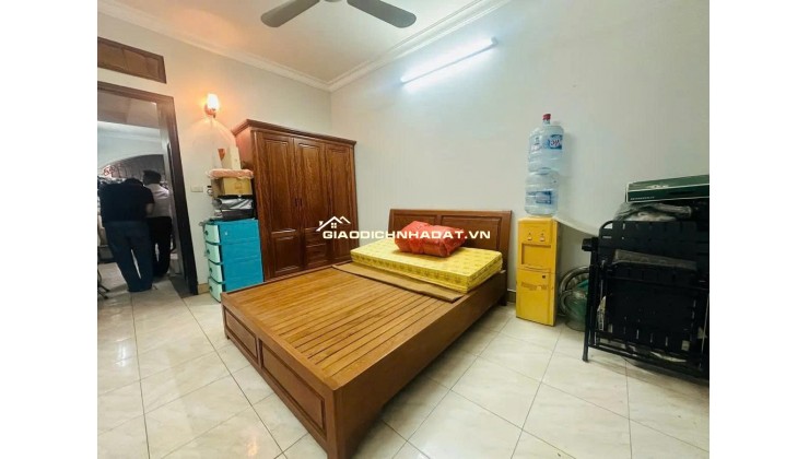 Phố Lê Thanh Nghị DT 43m x 4 tầng. Trung tâm quận, gần phố, nhà đẹp ở ngay, full nội thất
