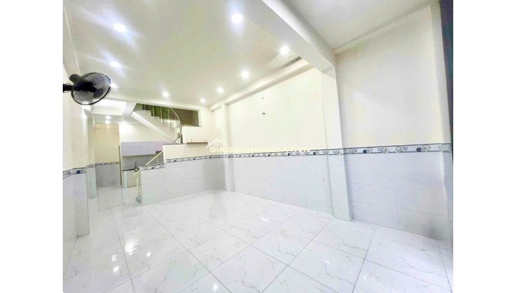 Bán nhà Q10, thông CMT8, oto trong nhà, 44M2, cao 2 tầng 2 phòng: Nhỉnh 6 Tỷ.