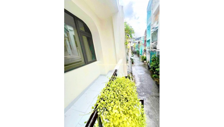 Bán nhà Q10, thông CMT8, oto trong nhà, 44M2, cao 2 tầng 2 phòng: Nhỉnh 6 Tỷ.