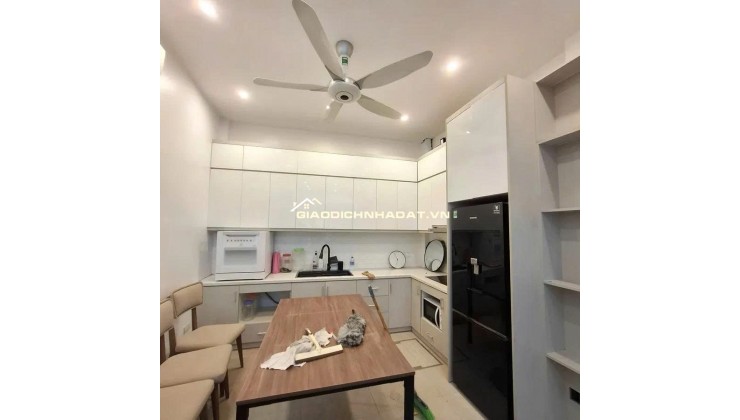 Ngõ Quỳnh DT32m x 4 tầng full nội thất. Nhà đẹp, ở sướng, tiện ích ngập tràn