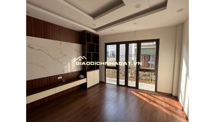 Nguyễn Chính - Tân Mai DT38m2x5 tầng, full nội thất, thang máy. Ô tô vào nhà, kinh doanh, văn phòng