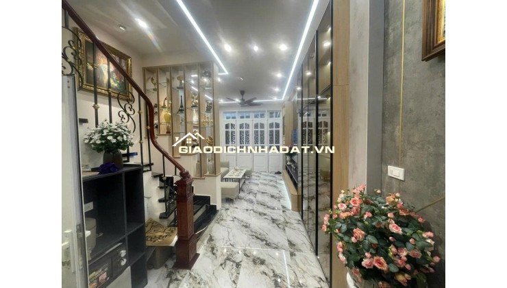 Siêu phẩm Tân Mai - Hoàng Mai DT35m x 5 tầng. Full nội thất, nhà đẹp, ở ngay, gần phố.