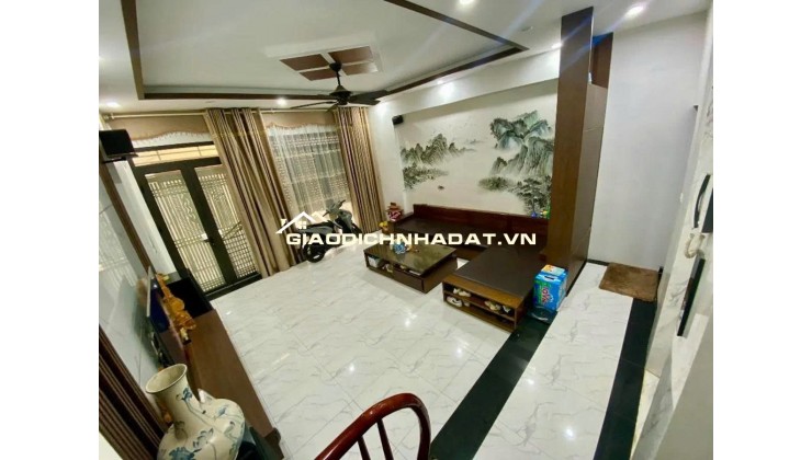 Nguyễn Chính - Tân Mai DT44m x 6 tầng, MT5.3m, full nội thất, thang máy. Ô tô đỗ cửa, KD đỉnh