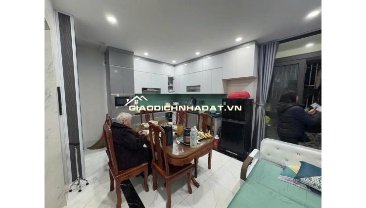 Nguyễn Chính - Tân Mai DT44m x 6 tầng, MT5.3m, full nội thất, thang máy. Ô tô đỗ cửa, KD đỉnh