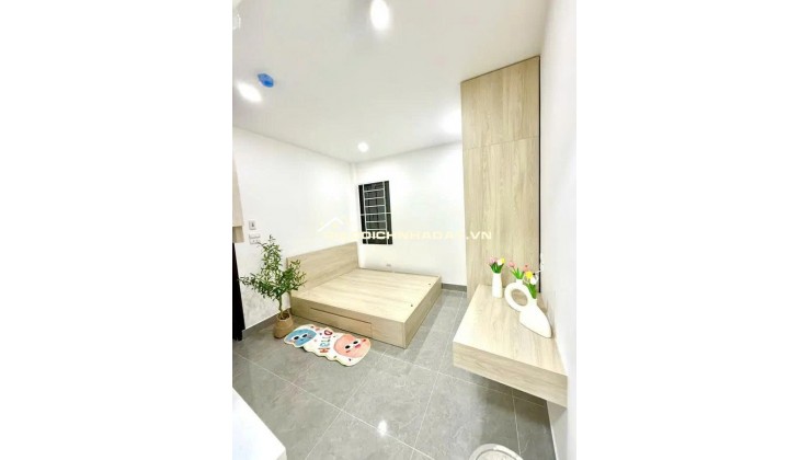 CCMN Nguyễn Chính - Tân Mai DT46m x 6 tầng, full nội thất, thang máy. Gần phố, dòng tiền