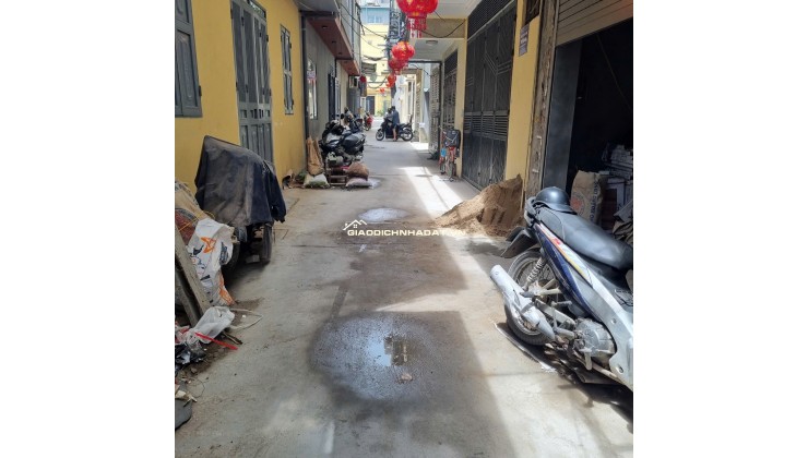 Thịnh Liệt - Hoàng Mai DT36m x 5 tầng. Nội thất cơ bản, ô tô đỗ cửa, gần phố, KD đỉnh.