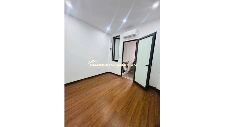 Thịnh Liệt - Hoàng Mai DT36m x 5 tầng. Nội thất cơ bản, ô tô đỗ cửa, gần phố, KD đỉnh.