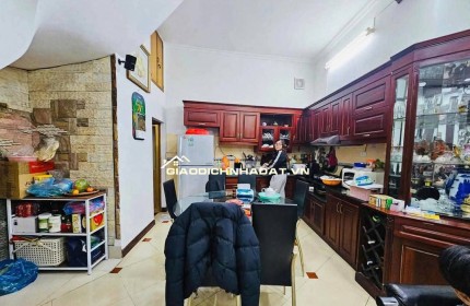 Cách 1 Nhà Ra Ô Tô, Vị Trí Siêu Đẹp. Nhà Dân Xây Khung Cột Chắc Chắn , Khách Mua Về Lên Tầng , Lắp Thang Máy Thoải Mái - hiện tại cho thuê 20