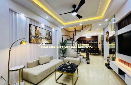 BÁN GẤP NHÀ ĐẸP - LÔ GÓC HOÀNG QUỐC VIỆT  40M X 5T Ô TÔ-  KD- 9.8 TỶ